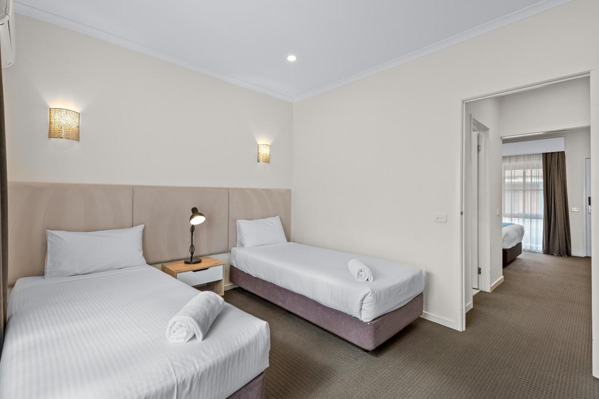 Rowville International Hotel Exteriör bild